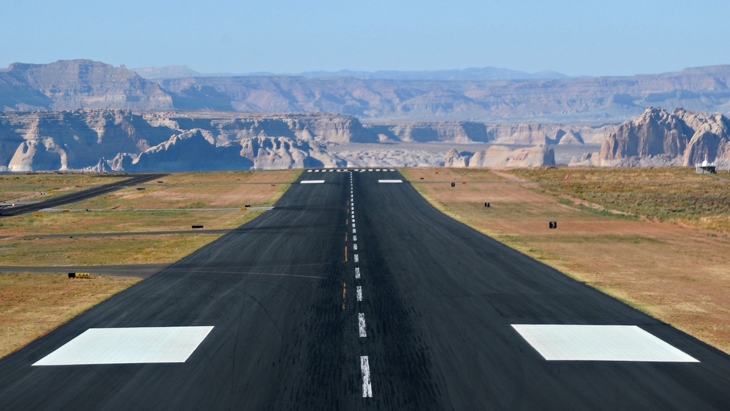 grand_canyon_airports_runway_a_2560x1440_vehiclehi.com (1)